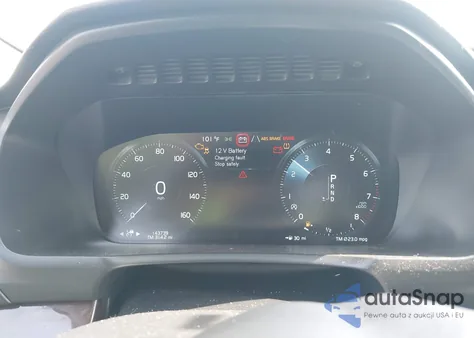 2017 Volvo Xc90 T6 Momentum z USA, uszkodzony, nr VIN YV4A22PK7H1157061